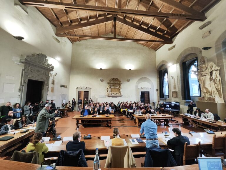 Il consiglio comunale di Città di Castello si pronuncia all’unanimità contro il dimensionamento scolastico: maggioranza e minoranza votano a favore di un ordine del giorno che auspica la revoca del provvedimento