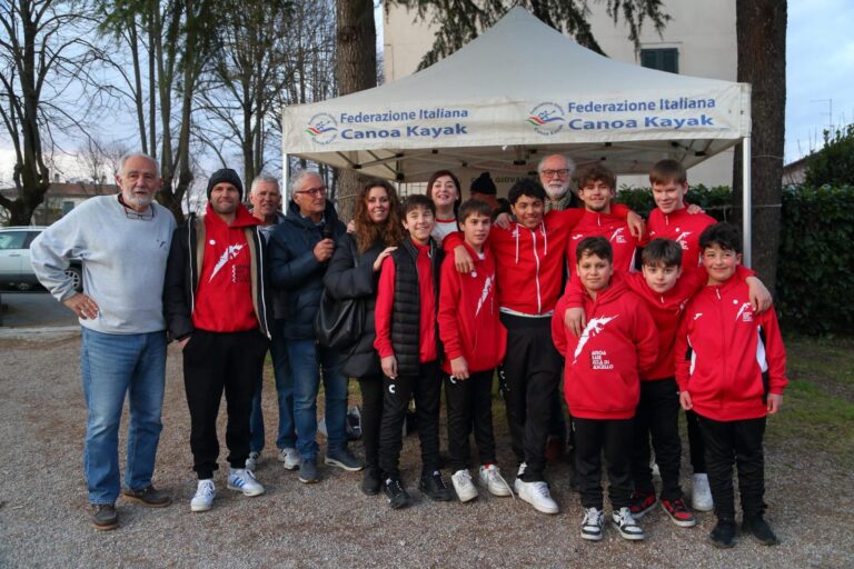 Grande successo sul Tevere: oltre 200 atleti per la due giorni di canoa a Città di Castello
