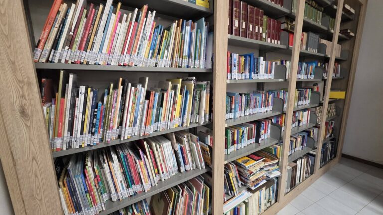 Pieve Santo Stefano, lavori di riqualificazione alla Biblioteca Comunale: nuove scaffalature e attività in crescita