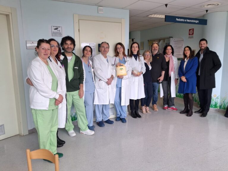 Ospedale di Città di Castello, l’associazione A&S dona un tiralatte professionale alla Pediatria