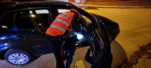Perugia, tenta la fuga con la droga in auto: arrestato 21enne dai Carabinieri