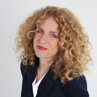 Luciana Veschi (Fratelli d’Italia) affonda: “Soldi fuori comune? Scelta precisa. E a pagarne il prezzo sono le associazioni locali”