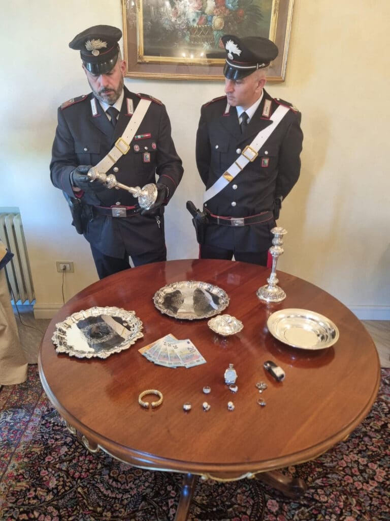 Campello sul Clitunno, truffa a un’anziana: arrestato 25enne, recuperati gioielli per 20mila euro