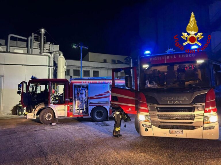 Incendio in una fabbrica nella zona industriale di Citta’ di Castello, necessario l’intervento dei Vigili del fuoco
