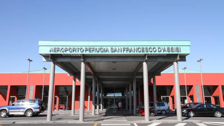 Aeroporto dell’Umbria, record di passeggeri ma i sindacati avvertono: “Subito stabilizzazioni e internalizzazioni”