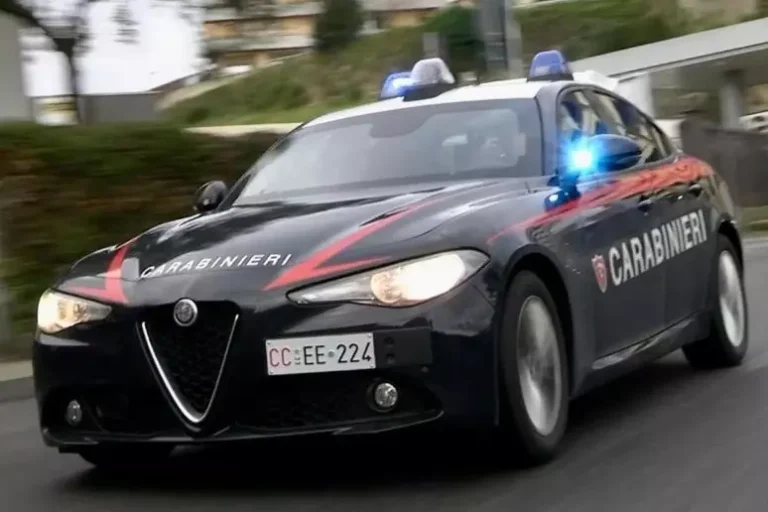 Perugia, tenta la fuga con la droga in auto: arrestato 21enne