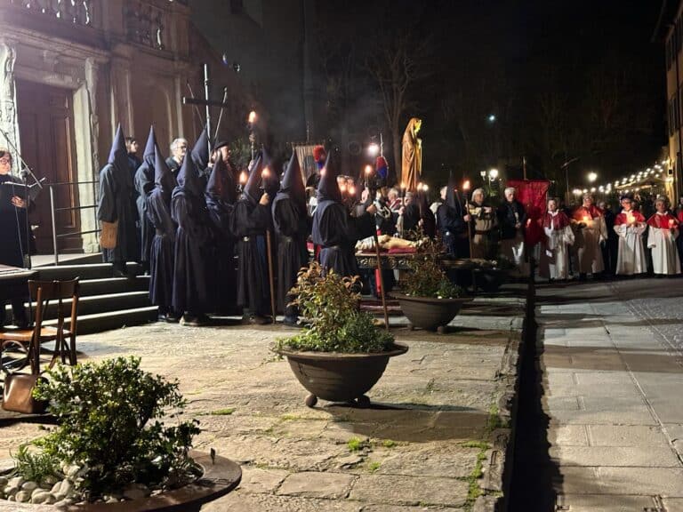 Processione del Cristo Morto a Città di Castello: una notte di fede, storia e comunità