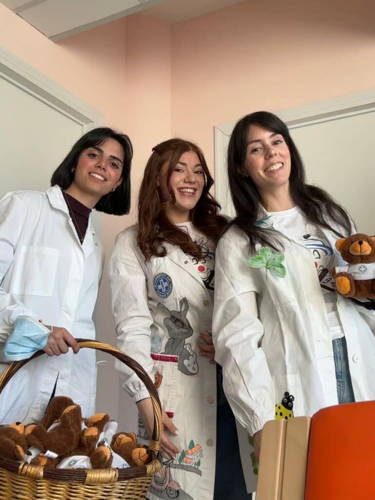 Città di Castello, i Barabas Clown portano sorrisi in Pediatria: “la medicina che non si trova in farmacia”