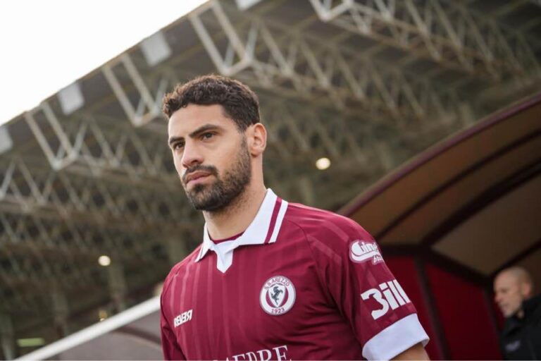 Tavernelli trascina l’Arezzo in Serie B: dieci gol e un orgoglio che parla tifernate