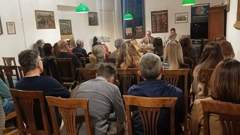 “Io ti porterei”, Nicola Mariuccini conquista il Circolo del Libro: memoria, guerra e legami familiari al centro del terzo appuntamento