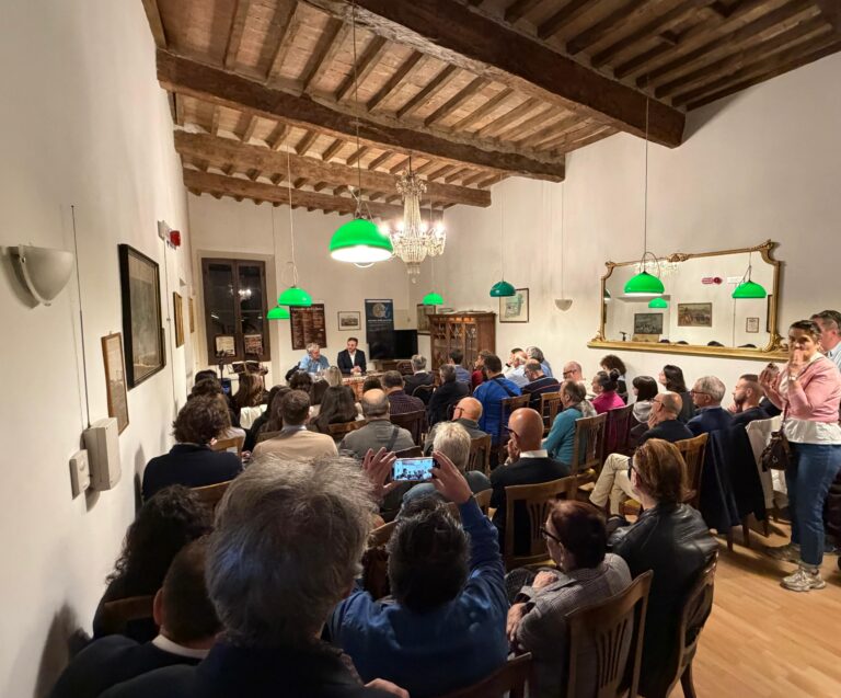 Grande partecipazione a Città di Castello per la presentazione del nuovo romanzo di Amos Cartabia