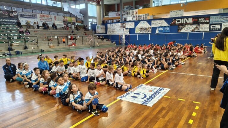 Volley Revolution, a Pieve Santo Stefano una giornata lunga dodici ore tra sport, sorrisi e comunità: “Una splendida follia che rende felici”