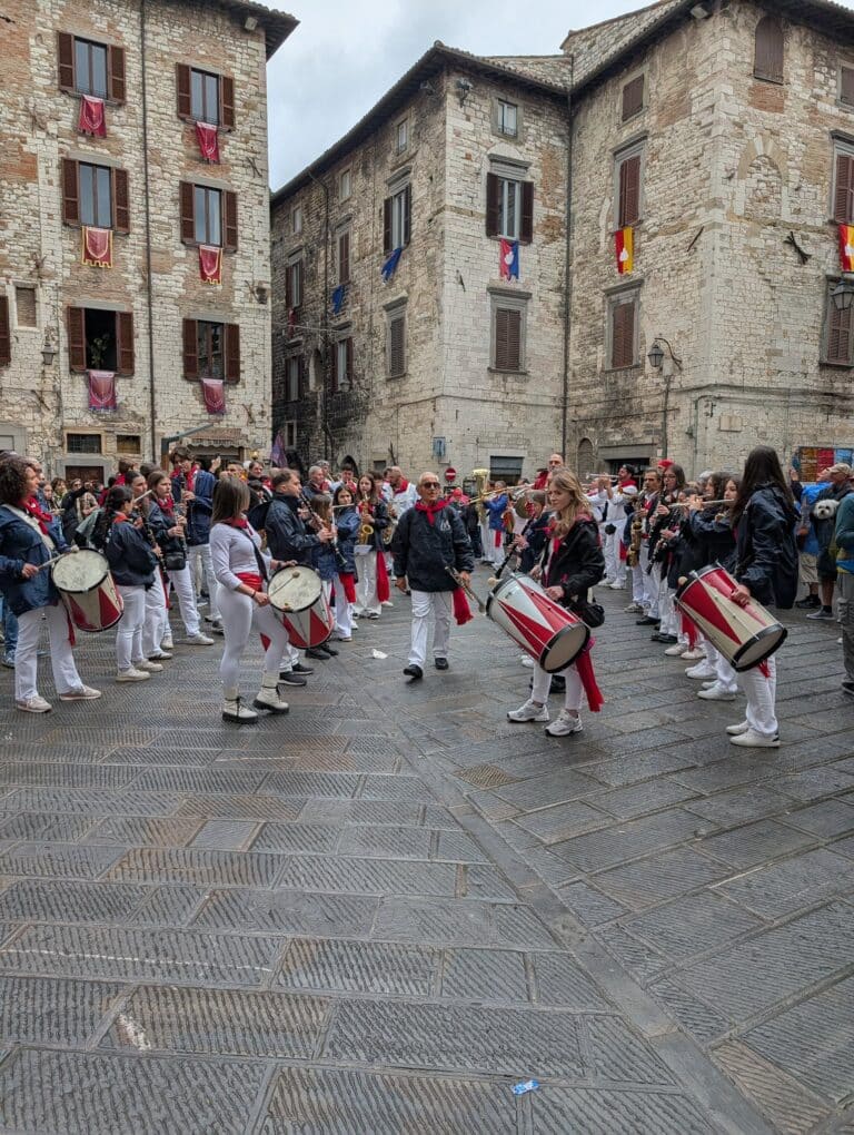 La Banda Città di Umbertide protagonista alla Festa dei Ceri di Gubbio: musica, tradizione e orgoglio umbertidese