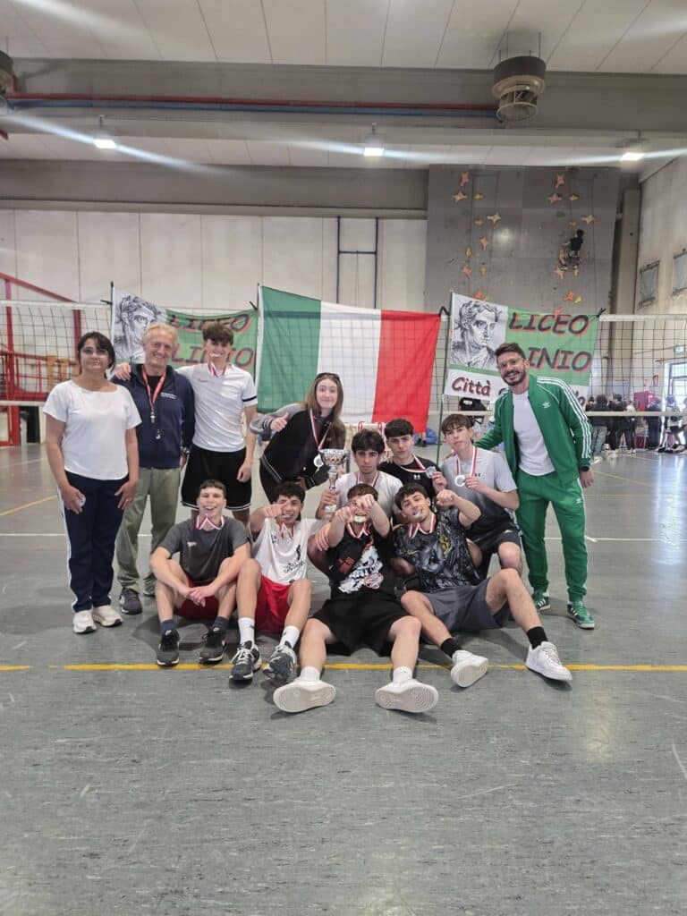Liceo Plinio, la 5ª ASA conquista il Trofeo di Pallavolo: finale combattuta contro la 1ª AS