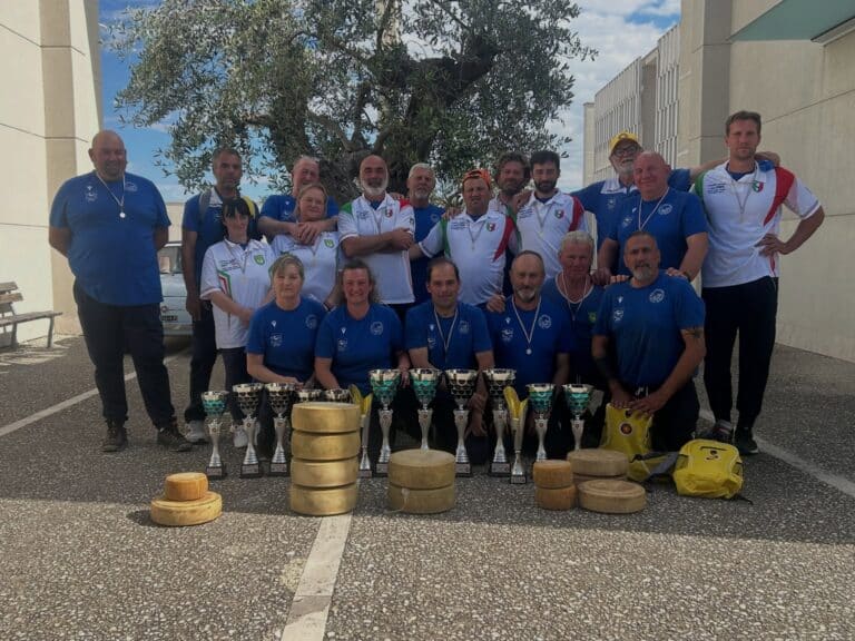 Monte Santa Maria Tiberina festeggia i campioni del lancio del formaggio: Matteo Paradisi conquista il titolo italiano