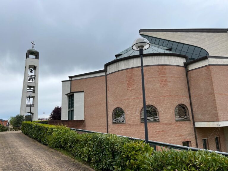 Umbertide, una comunità che cresce insieme: collaborazione e cura degli spazi comuni alla Parrocchia di Cristo Risorto