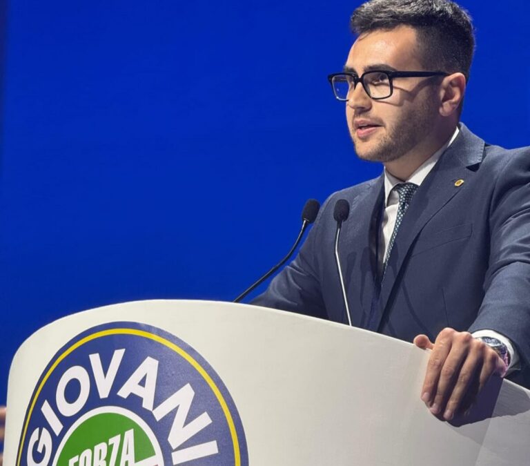 Bandiera ucraina e caso Arianna Ciccone, si riaccende lo scontro politico a Perugia: Forza Italia Giovani attacca la maggioranza
