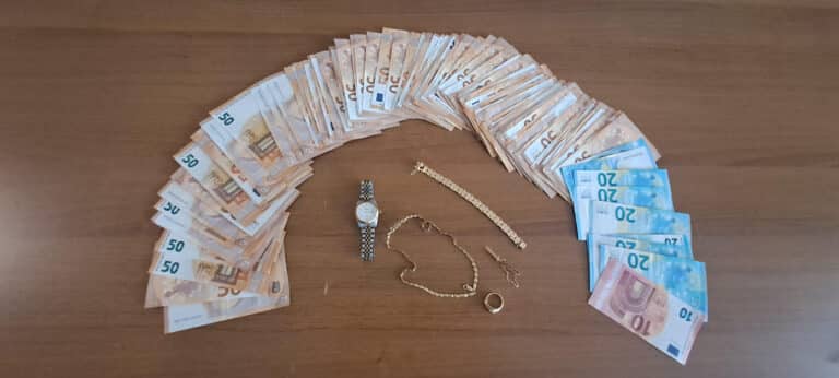 Si finge carabiniere e truffa un’anziana di 83 anni: arrestato 21enne, recuperati soldi e gioielli