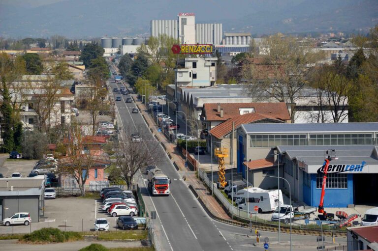 Via Morandi, Braccalenti: “Pronto il rifacimento dell’asfalto. Allo studio rotatoria e sensi unici per snellire il traffico”