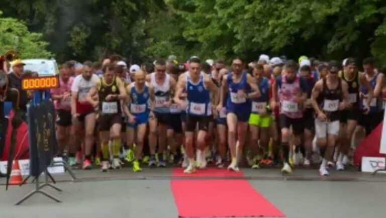 Michele Fiorucci della Libertas Città di Castello trionfa alla Maratona delle Acque: il plauso del Comune