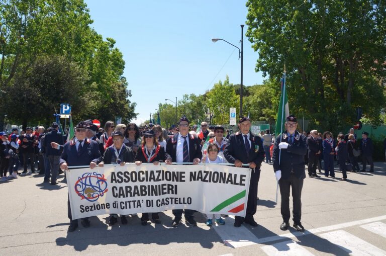 Raduno Nazionale Carabinieri a Rimini, oltre 70mila partecipanti: la Sezione di Città di Castello presente con 50 persone