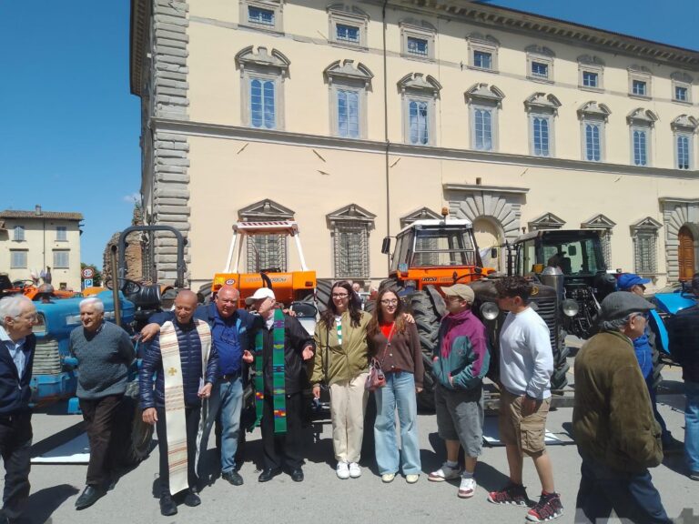 Trattori d’epoca e tradizione a Città di Castello: il Primo Maggio riporta la civiltà contadina in piazza