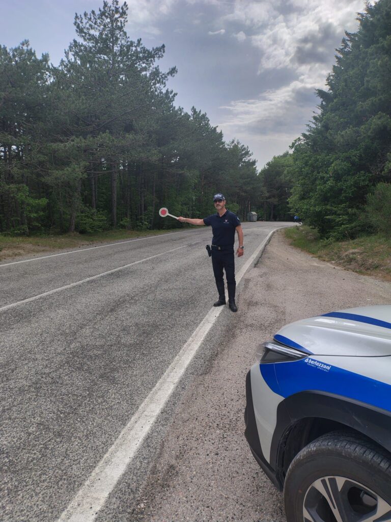 Controlli sull’Apecchiese, fermate 30 moto a Fraccano: due sanzioni per velocità non adeguata
