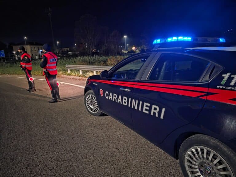 Perugia, tenta la fuga in auto dopo il controllo dei Carabinieri: arrestato 25enne per droga