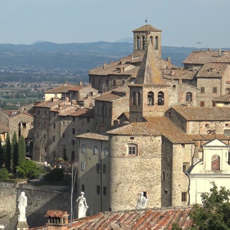 Anghiari, successo e grande partecipazione per la Mostra Mercato dell’Artigianato