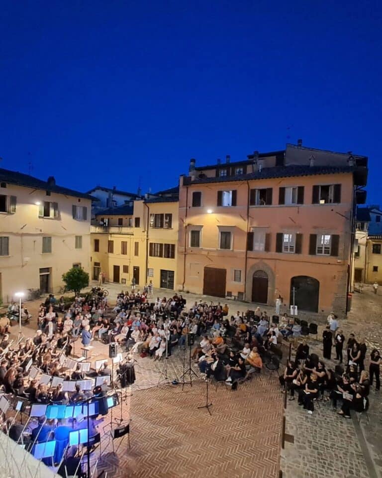 Città di Castello, piazza gremita per il concerto della Filarmonica Puccini dedicato a Pina