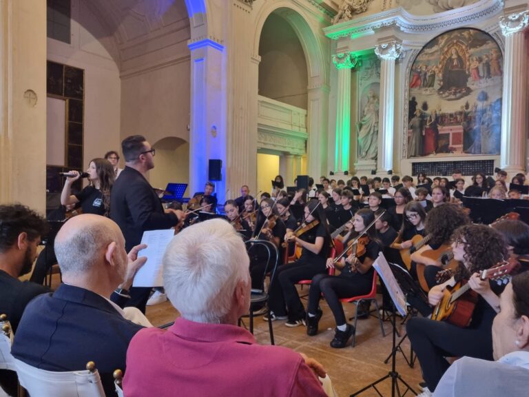 “Note di Pace”, ottanta studenti sul palco per il concerto di fine anno dell’indirizzo musicale