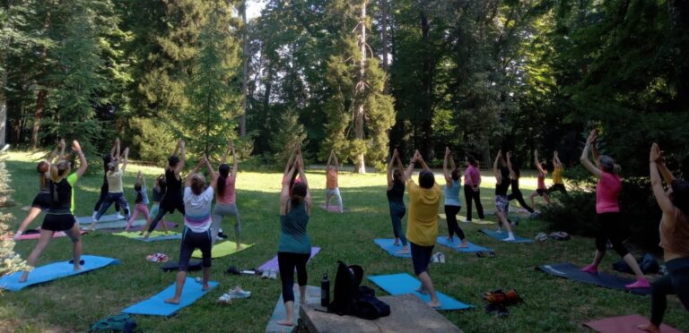 Yoga alla Montesca, grande partecipazione per la mattinata dedicata al benessere nel verde