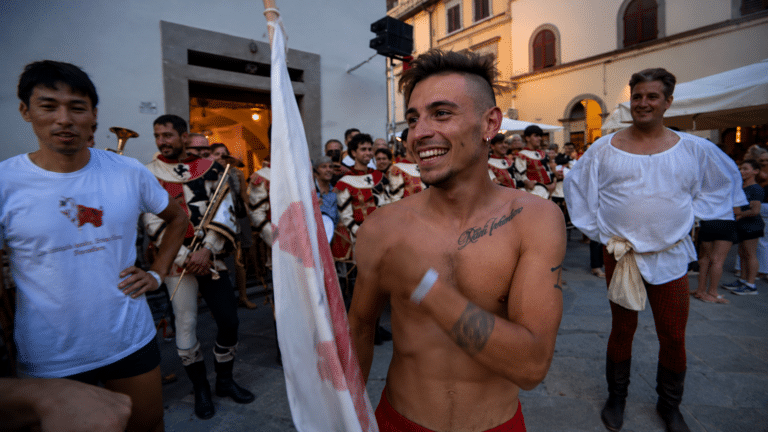 Anghiari concede il bis: Simone Viviani firma il Palio della Vittoria 2026