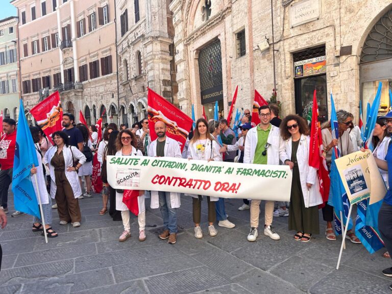 Farmacisti in sciopero, presenti anche i dipendenti delle Farmacie Tifernati: «Siamo un presidio di salute, ma servono tutele e riconoscimenti»
