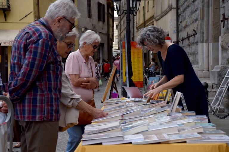 La biblioteca torna al mercato: domani sabato 20 giugno e poi sabato 25 luglio e sabato 29 agosto