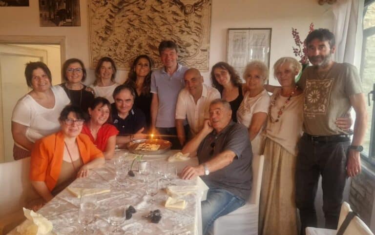 Quarant’anni dopo il diploma, la 5A Ragioneria si ritrova all’Oscari: «Come se il tempo non fosse mai passato»