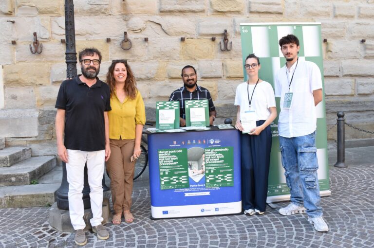 Fascicolo Sanitario Elettronico 2.0, in piazza Gabriotti cittadini a confronto con i servizi digitali della sanità