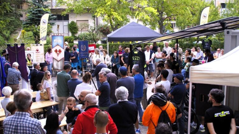 Badia Tedalda inaugura il primo noleggio e-bike: nasce l’Ecopoint dedicato a Michela Maioli