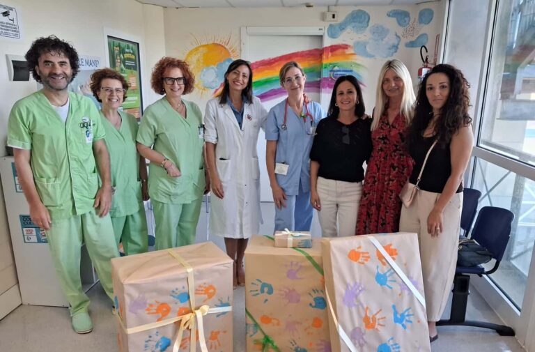 Ospedale di Città di Castello, i bambini della scuola “Marcella Monini” donano attrezzature alla Pediatria