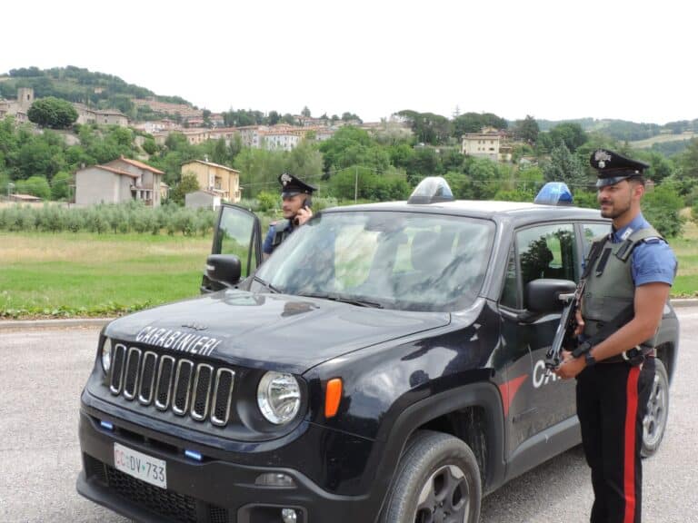 Valfabbrica, 22enne arrestato dai Carabinieri con oltre 200 grammi di droga e 7mila euro in contanti