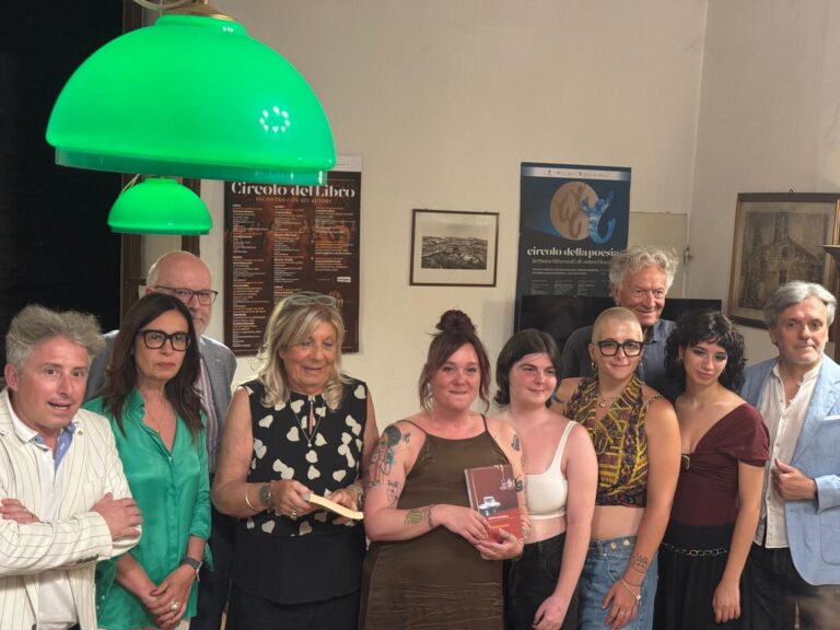 Circolo del Libro 2026: a Città di Castello presentato “Fra(m)menti” di Simona Antonelli, tra emozioni, musica e letture