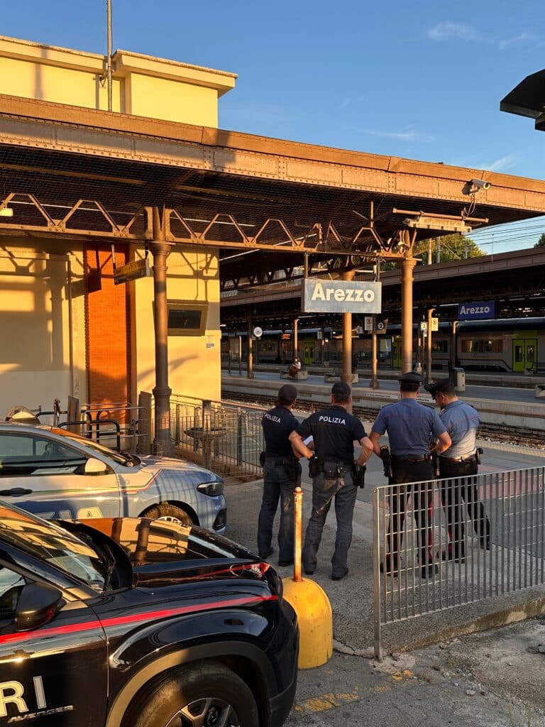 Arezzo, si finge carabiniere e truffa una donna: arrestato un 35enne, recuperato tutto l’oro